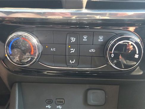 Used 2025 Buick Encore GX Sport Touring image 20