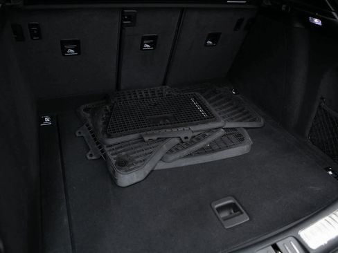 Certified 2024 Porsche Macan image 31