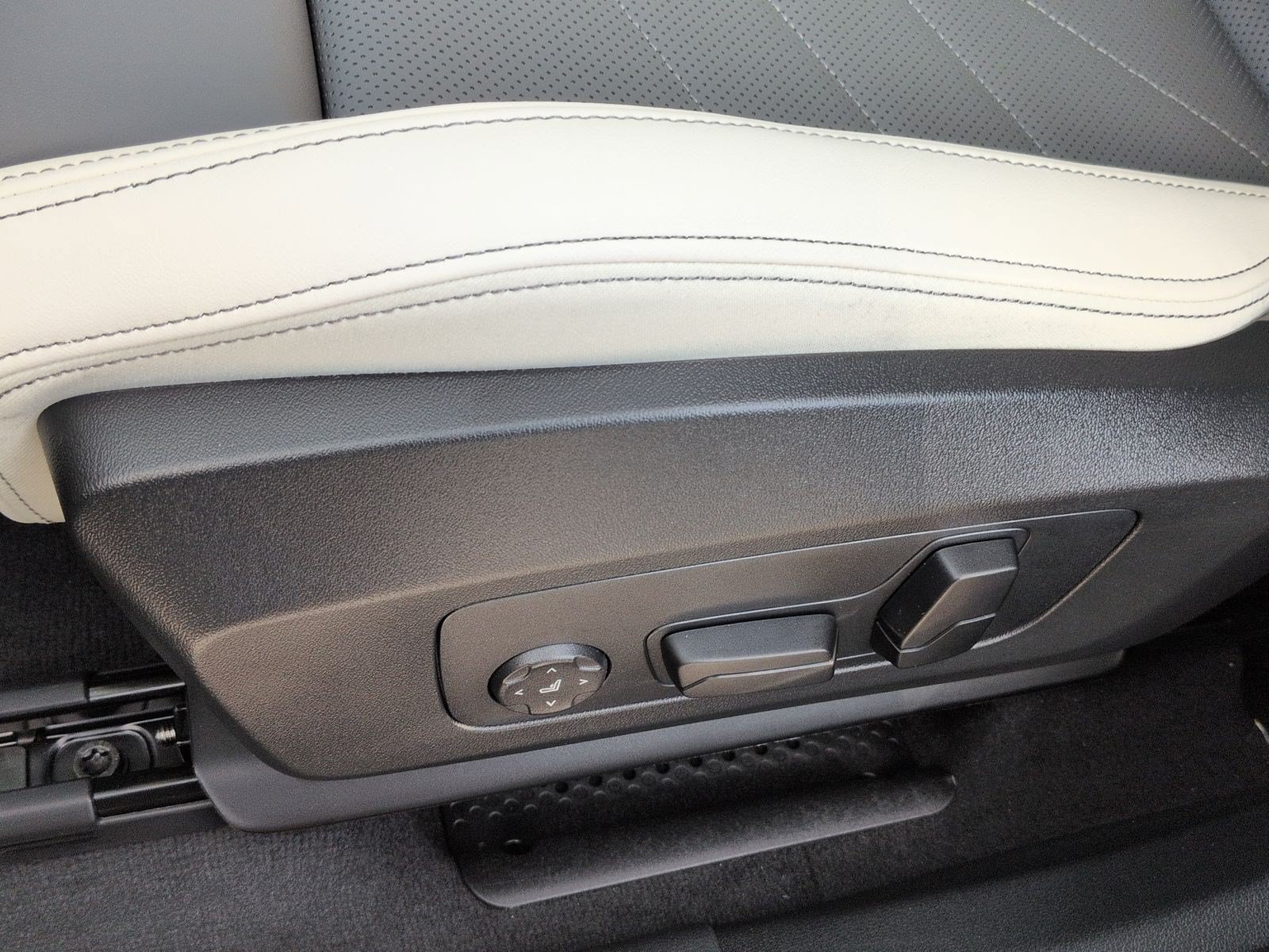 Used 2026 BMW X1 xDrive28i w/ Technology Package AWD/4WD image 17