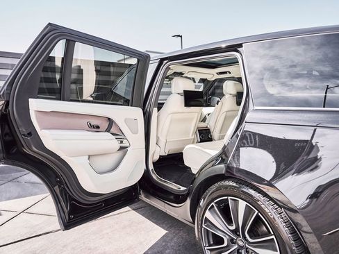 Used 2024 Land Rover Range Rover Long Wheelbase SE image 26