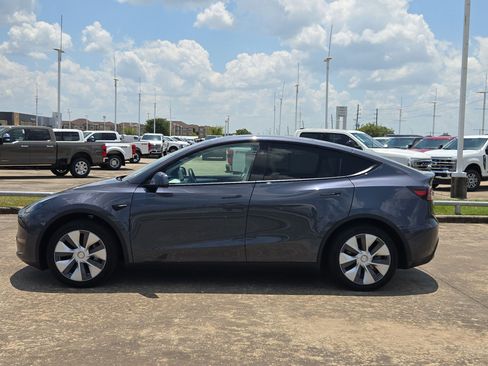 Used 2023 Tesla Model Y 2WD image 7