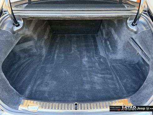 Used 2022 Rolls-Royce Phantom Sedan RWD image 39