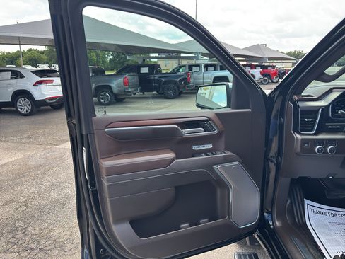 Certified 2026 GMC Sierra 1500 Denali w/ Denali Reserve Package AWD/4WD image 12