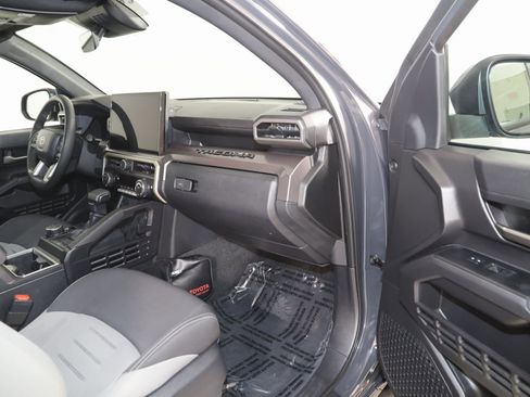 Used 2025 Toyota Tacoma TRD Off-Road image 42