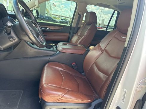 Used 2019 Cadillac Escalade Premium Luxury AWD/4WD image 6