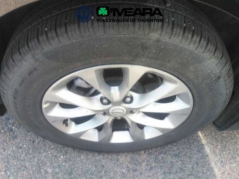 Used 2026 Chrysler Pacifica Limited FWD image 5