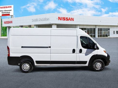 Used 2024 RAM ProMaster 2500 w/ Convenience Group image 5