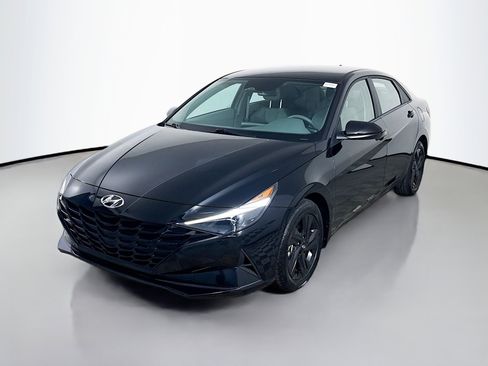 Used 2023 Hyundai Elantra SEL image 4