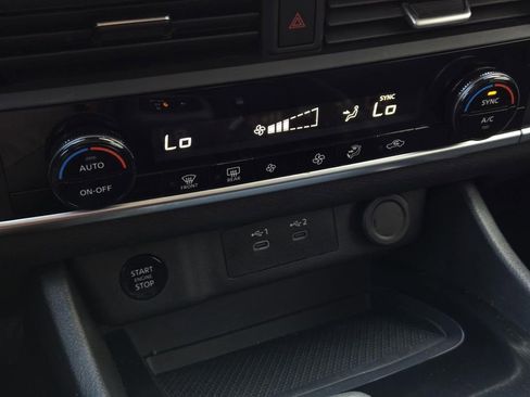 Used 2025 Nissan Rogue SV image 22