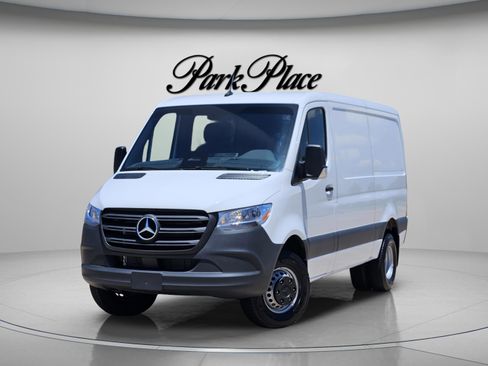 Used 2026 Mercedes-Benz Sprinter 4500 image 1