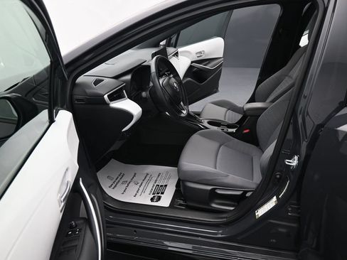 Used 2025 Toyota Corolla SE FWD image 17