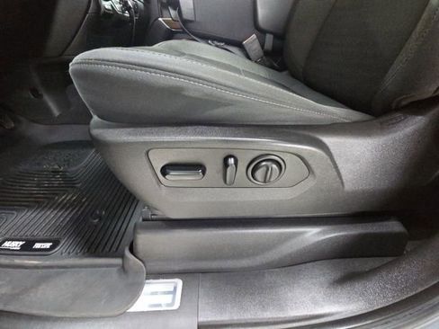 Used 2020 GMC Sierra 1500 SLE w/ SLE Value Package image 21