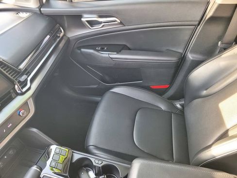 Used 2024 Kia Sportage EX FWD image 11