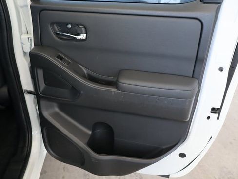 Used 2022 Nissan Frontier SV image 40