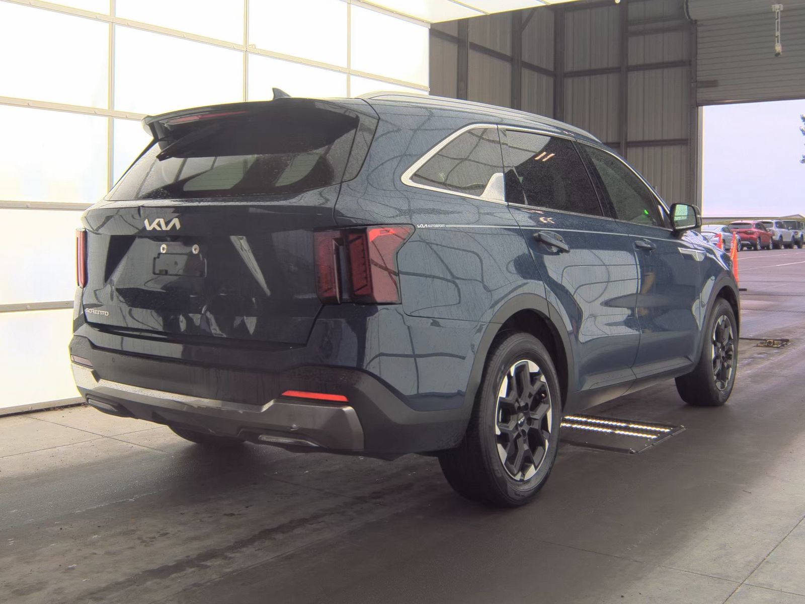 Used 2024 Kia Sorento S w/ Panoramic Sunroof Package FWD image 4