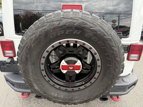 Used 2016 Jeep Wrangler Unlimited Rubicon image 23