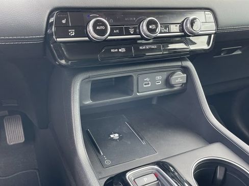 Used 2025 Honda Pilot EX-L image 18