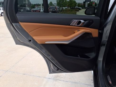 Used 2024 BMW X5 xDrive40i w/ Parking Assistance Package AWD/4WD image 18