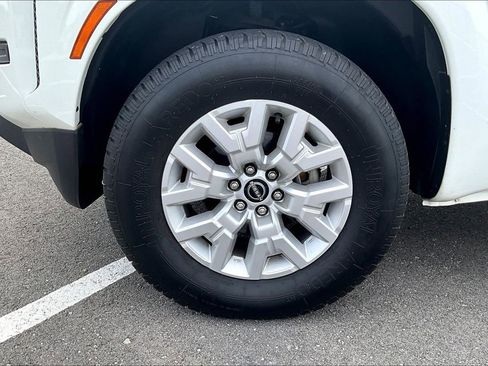 Used 2022 Nissan Frontier SV image 6