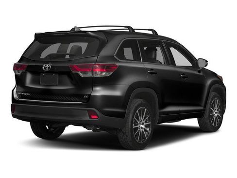 Used 2017 Toyota Highlander SE AWD/4WD image 2