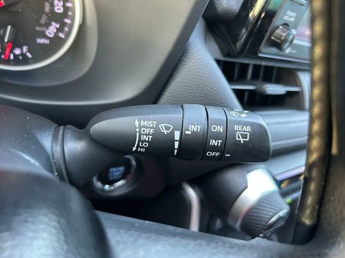 Used 2021 Toyota RAV4 XLE FWD image 22