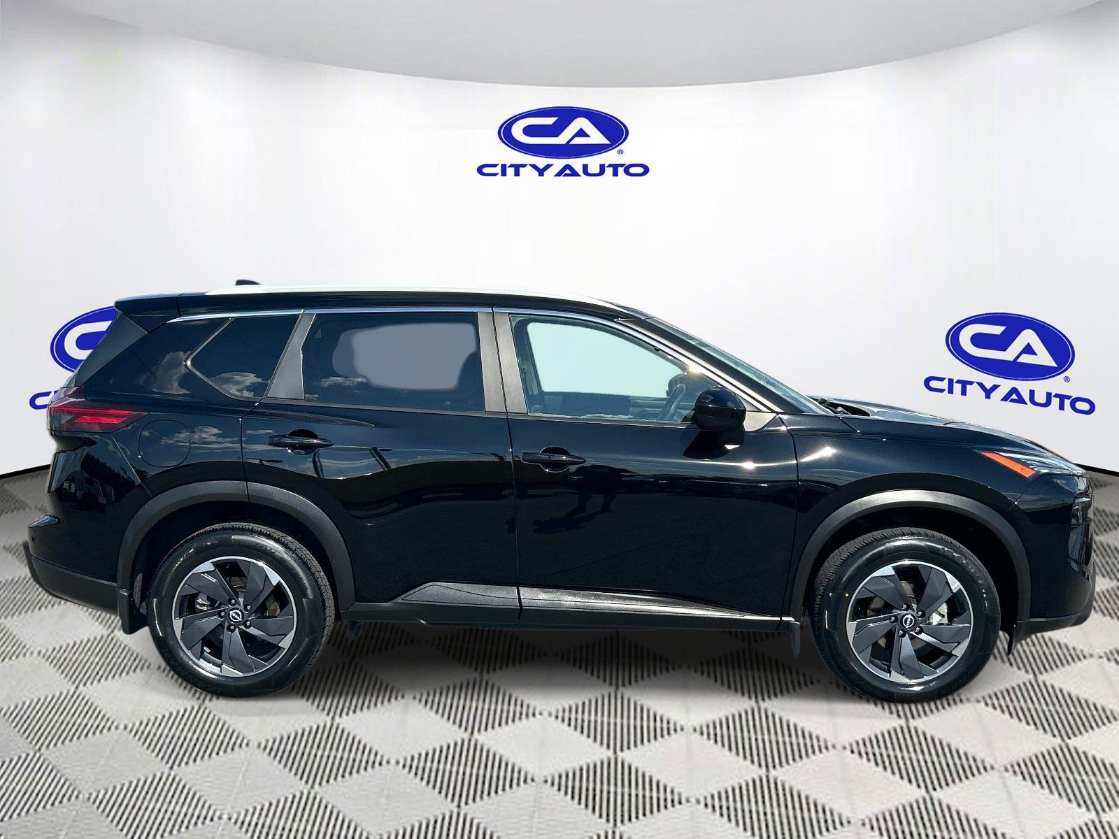 Used 2024 Nissan Rogue SV w/ SV Premium Package FWD image 2