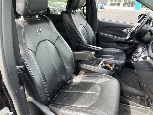 Used 2020 Chrysler Pacifica Touring-L image 28