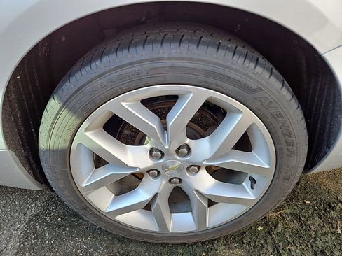 Used 2019 Chevrolet Impala Premier FWD image 5