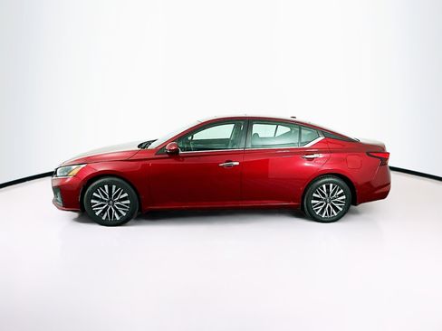 Used 2023 Nissan Altima 2.5 SV w/ SV Premium Package image 4