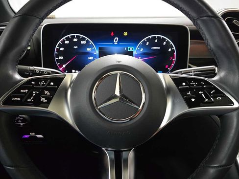 Used 2024 Mercedes-Benz GLC 300 4MATIC image 27