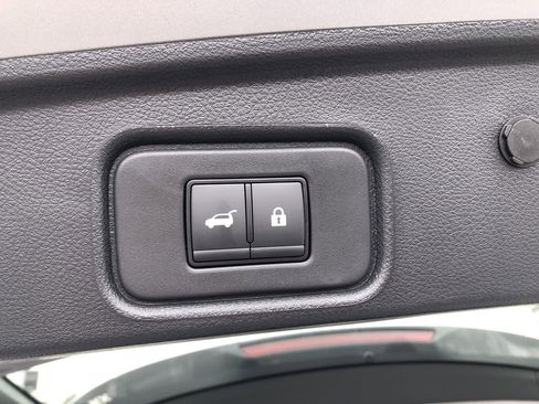 New 2025 Nissan Pathfinder SL image 18