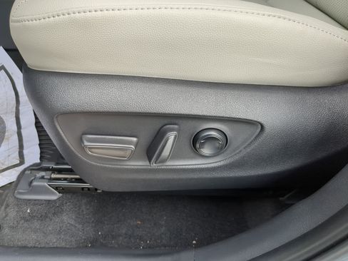 Used 2025 Toyota Grand Highlander AWD image 19