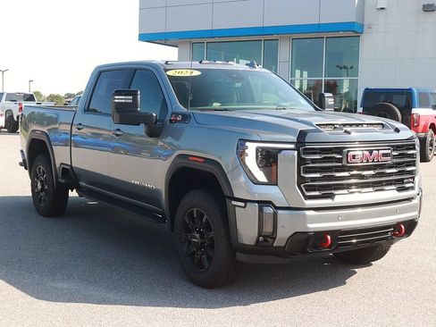 Used 2024 GMC Sierra 2500 AT4 w/ AT4 Premium Plus Package AWD/4WD image 3