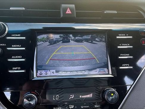 Used 2018 Toyota Camry SE w/ Moonroof Package FWD image 13