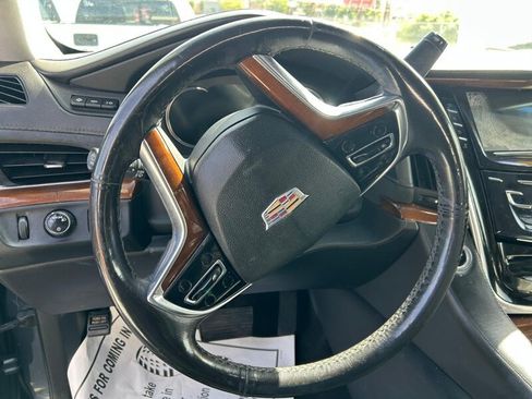 Used 2019 Cadillac Escalade Luxury RWD image 14