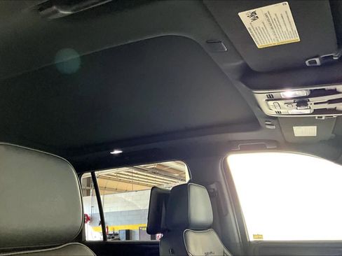 Used 2021 GMC Yukon XL Denali w/ LPO, Illumination Package image 14