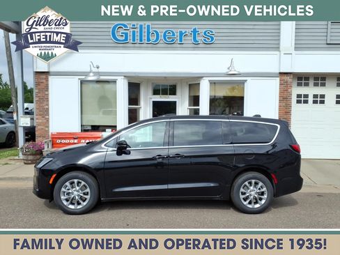 New 2027 Chrysler Pacifica Select w/ Family Tech Group AWD/4WD image 1