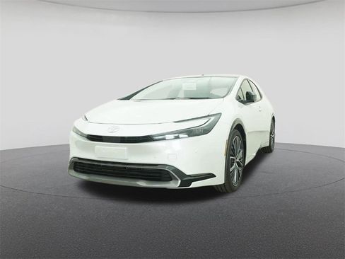 New 2026 Toyota Prius XLE image 32