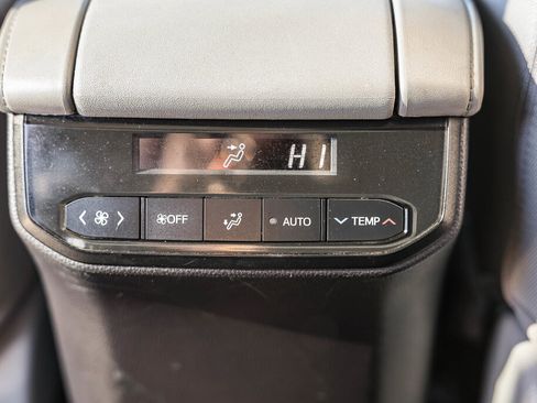 Certified 2023 Toyota Highlander L image 6