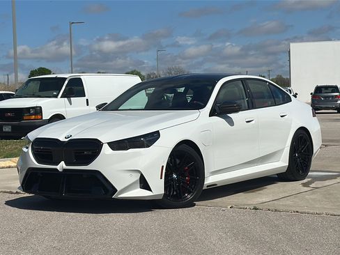 Used 2026 BMW M5 w/ Carbon Package image 2