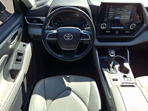 Used 2021 Toyota Highlander XLE image 12