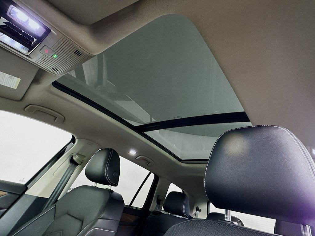 Used 2026 Volkswagen Atlas SE w/ Panoramic Sunroof Package FWD image 11