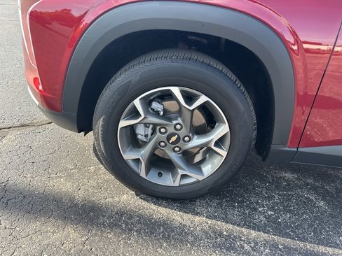 Used 2025 Chevrolet Trax LT w/ Driver Confidence Package image 23