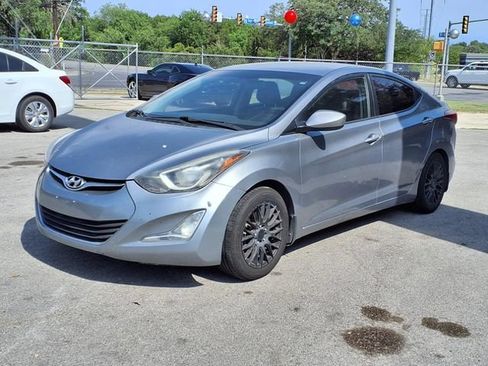 Used 2014 Hyundai Elantra SE w/ Option Group 02 FWD image 3
