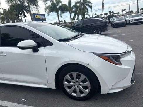 Used 2023 Toyota Corolla LE FWD image 4