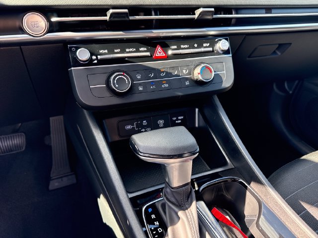 Certified 2025 Hyundai Santa Cruz SE AWD/4WD image 17