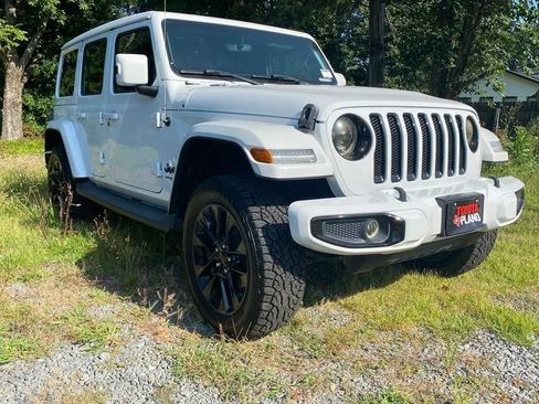Used 2021 Jeep Wrangler Unlimited Sahara AWD/4WD image 9