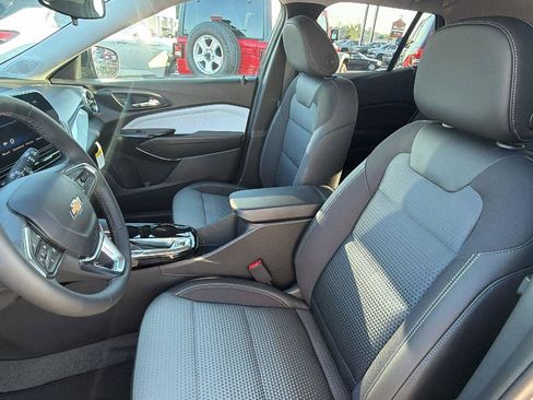 New 2026 Chevrolet Trax LT w/ LT Convenience Package FWD image 4