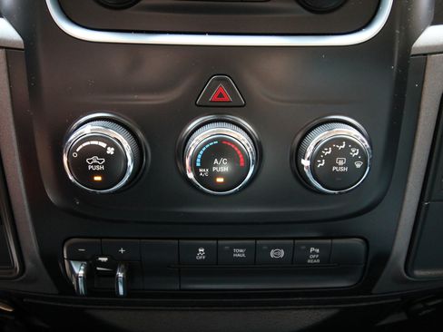 Used 2017 RAM 2500 Tradesman w/ Chrome Appearance Group AWD/4WD image 28
