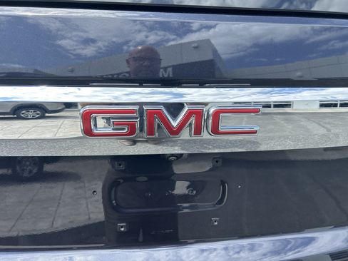 Certified 2024 GMC Yukon SLT w/ SLT Luxury Package AWD/4WD image 9